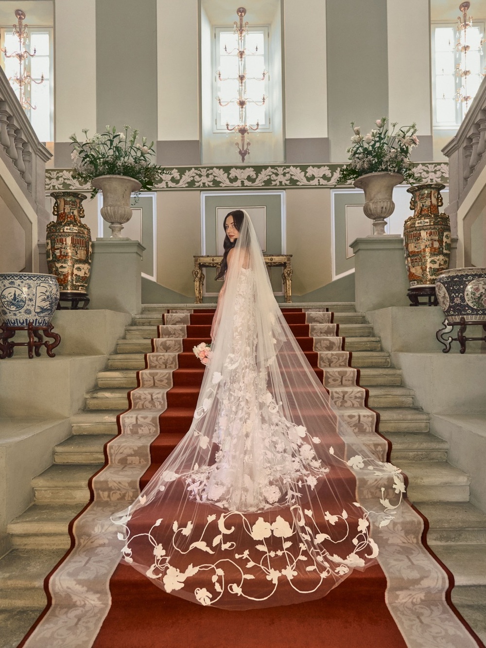 Oscar De La Renta Embroidered Lace Bridal Gown with Veil - White Floral - Picture 2 of 5